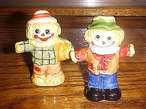 Scarecrow salt and pepper shaker set