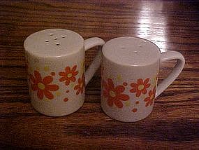 Retro 70's porcelain orange & yellow daisy shakers