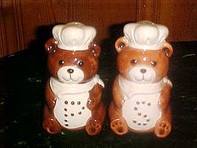 Large teddy bear chef, range salt and pepper shakers