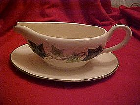 Vintage Franciscan Ivy pattern, Gravy boat