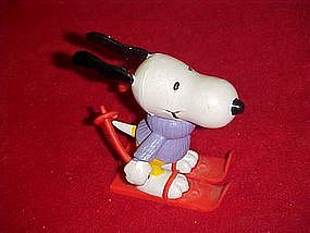 Peanuts Snoopy on skiis, pvc figure