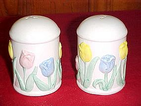 Tulips salt and pepper shaker set