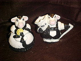 Adorable holstien dairy cow creamer and sugar set