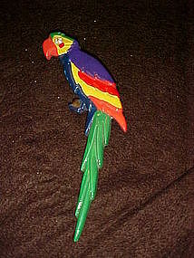 Great and colorful parrot pin