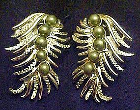 Sarah Coventry silvertone feather  earrings,blue pearls