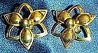 Vintage Sarah Coventry gold tone flower  clip earrings