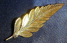 22kt gold plate leaf pin / pendant