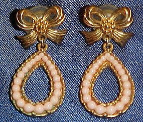 Avon pink pearls and gold bows earrings