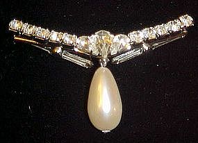 Rhinestone and pearl drop collar clip
