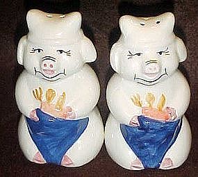 Ceramic pigs, salt and pepper shakers