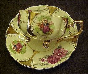 Classica  Vintage Fancy teacup and saucer set, legs