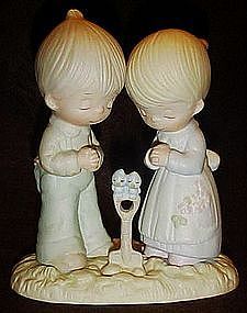 Precious Moments figurine, Prayer Changes Things 1983