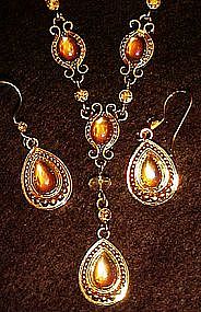 Avon  Victorian style necklace and earrings set