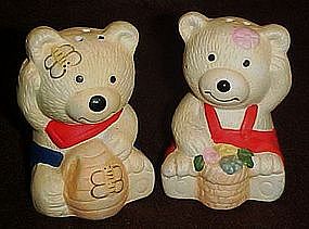 Mischevious ceramic bears  salt and pepper shakers