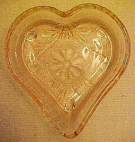 Tiara sandwich pattern pink heart  shape nut dish