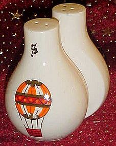 Hot air balloon salt and pepper shaker set