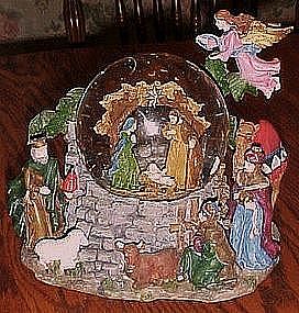 Huge Nativity musical snow globe, BEAUTIFUL!!!