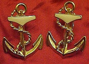 Avon gold tone anchor clip earrings