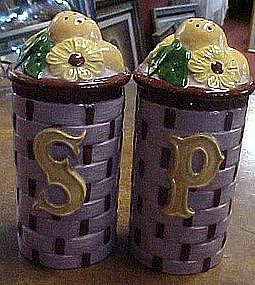 Extra large basket weave shakers with fruit & daisy