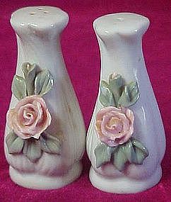 Porcelain shakers with pink applied roses