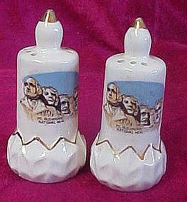 Vintage Mt. Rushmore salt and pepper shakers