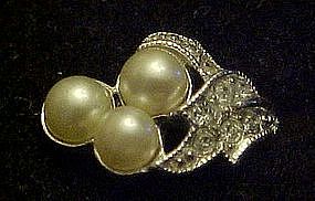 Vintage  1973 Avon Evening Splendor pearl ring,