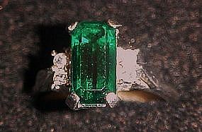 Vintage 1976  Park East Avon Ring, Emerald stone