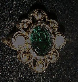 Vintage 1976 Versailles Ring by Avon, Emerald green