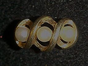 Vintage 1973 Triple Twist Avon pearl ring