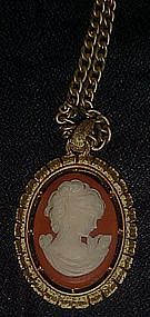 Vintage 1974  avon cameo pendant