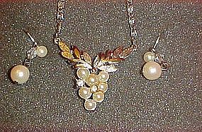 Avon Grape cluster pearl necklace and earring set