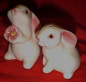 Avon white bunny shakers with pink flower, Brazil