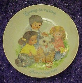 Avon 1989 Mothers Day plate, Loving is caring