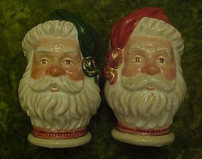 Nice Santa Claus head salt and pepper shakers