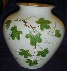 Large Consolidated Con-Cora green leaf Ivy  #1330 vase