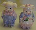 Ceramic country pigs salt an pepper shakers
