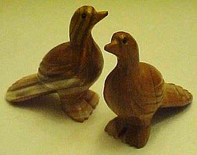 Pair brown onyx pigeons or bird figurines