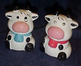 Shy cows, black & white salt pepper shakers