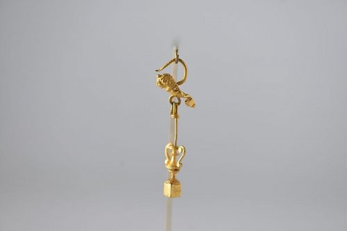 A GREEK GOLD EARRING