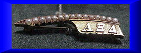 Alpha Xi Delta quill pin with 15 graduated pearls