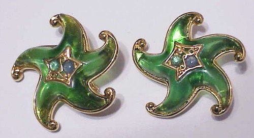 Trifari green jelly lucite gold tone starfish earrings