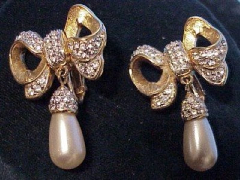 Swarovski America rhinestone bows &amp; Pearl drop earrings
