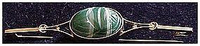 Victorian 9 ct green banded agate scarab bar pin