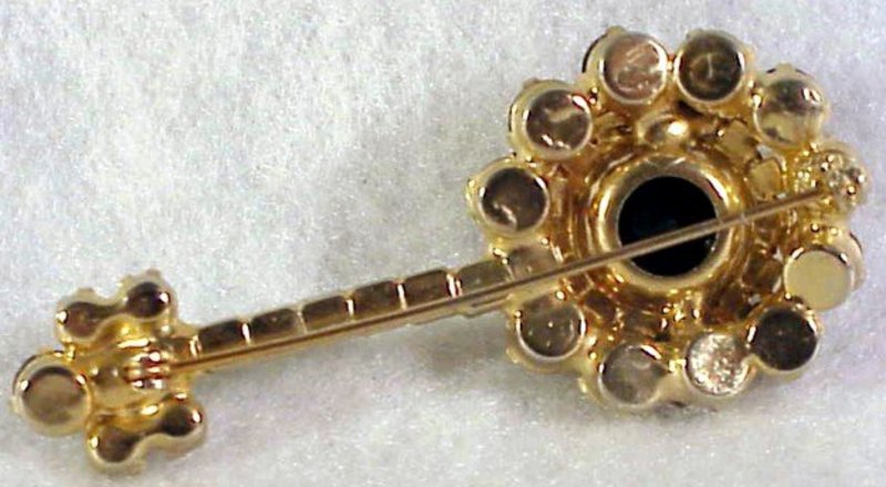 Juliana banjo / mandelin pin