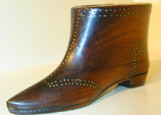 Snuff box in the form of a shoe