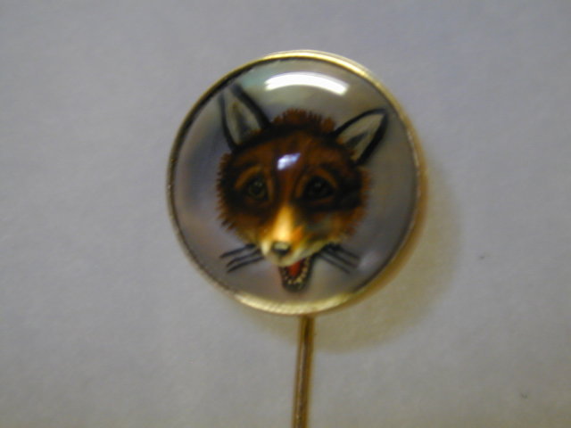 Stickpin of an Essex crystal fox set in 12K gold