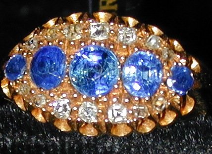 Ring of 5 sapphires and 14 diamonds in 18K gold
