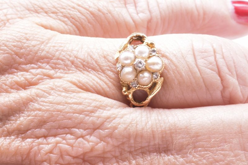 HM 1813 Pearl Forget Me Not Ring with Serpent or Snake Shoulders
