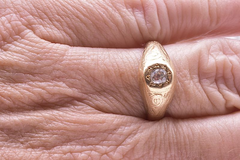 C.1890 18K Gold Single Stone Diamond Gypsy Ring with Incised Shoulders