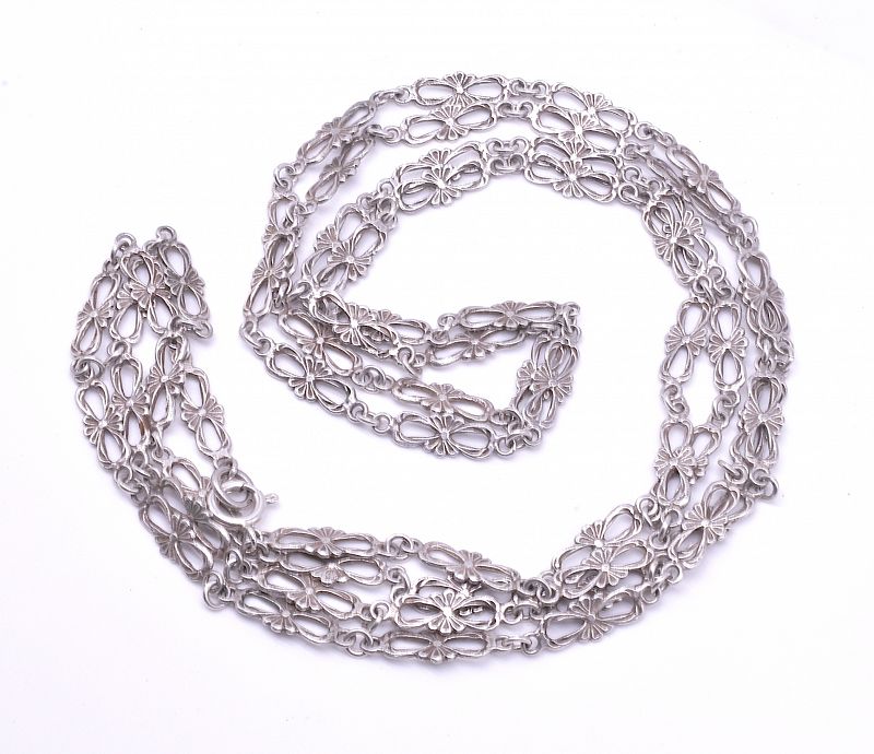 C1780 Georgian Sterling Muff Chain Made Up of Bow Links